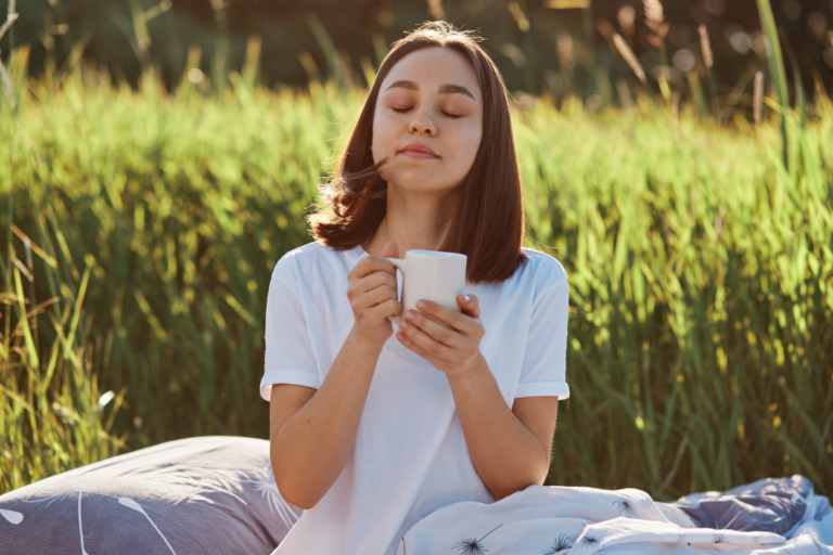 Read more about the article A tea és a mindfulness kapcsolata: Hogyan segíthet a tea a meditációban és a stresszoldásban?